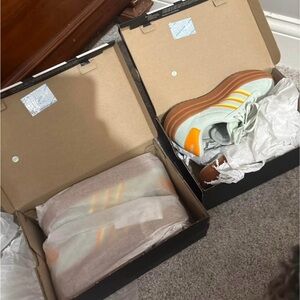 Adidas VL Court Bold Sneakers. Size 6